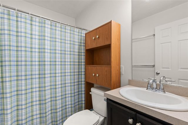 420 Cottrell Road, Tiverton, RI 02878