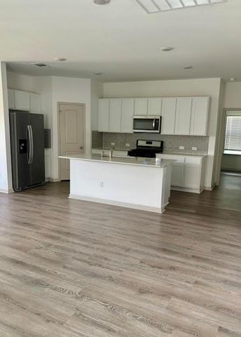 204 Sweetwater Creek LN, Hutto, TX 78634