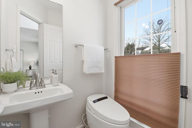 13566 COBRA DR, Herndon, VA 20171