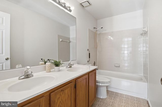 13566 COBRA DR, Herndon, VA 20171