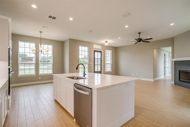 991 Hulen, Crowley, TX 76036