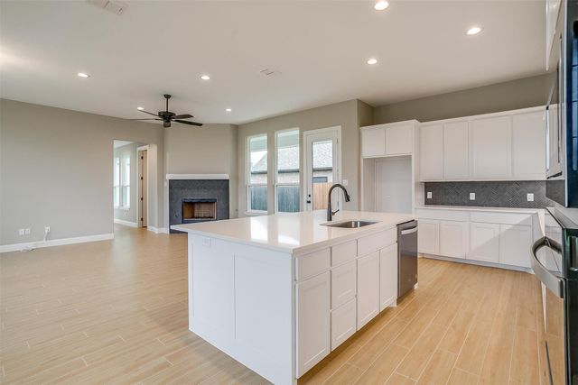 991 Hulen, Crowley, TX 76036