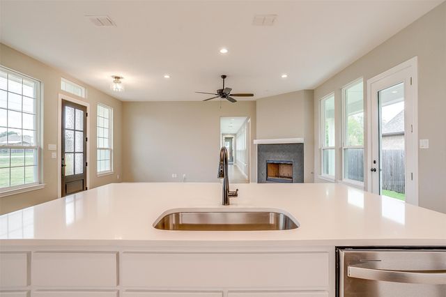 991 Hulen, Crowley, TX 76036