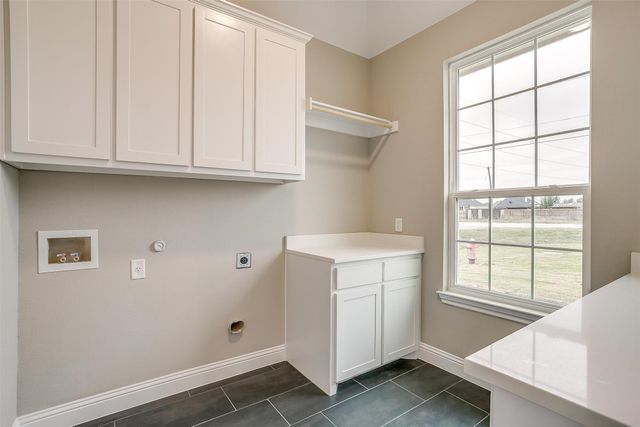 991 Hulen, Crowley, TX 76036