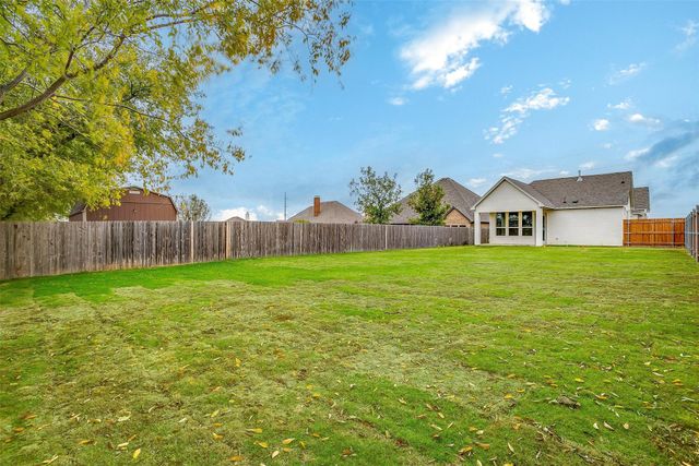 991 Hulen, Crowley, TX 76036