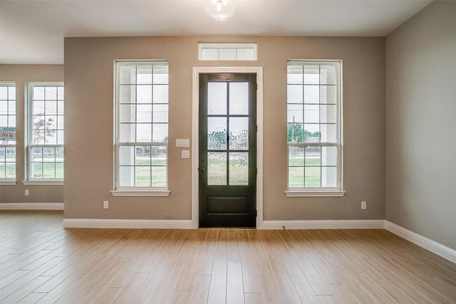 991 Hulen, Crowley, TX 76036