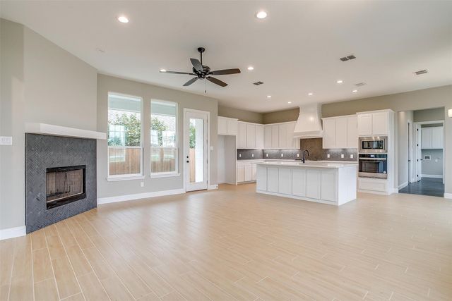 991 Hulen, Crowley, TX 76036