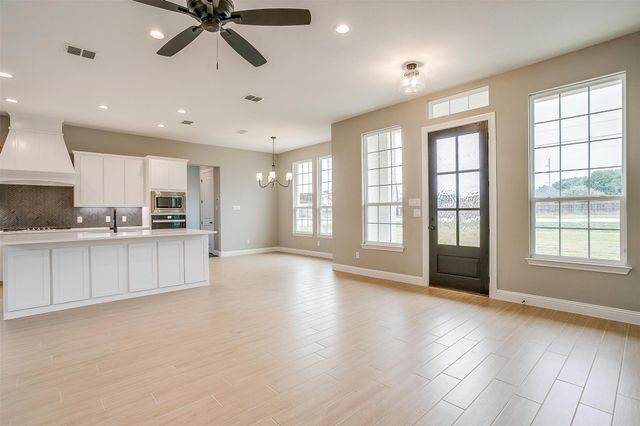 991 Hulen, Crowley, TX 76036