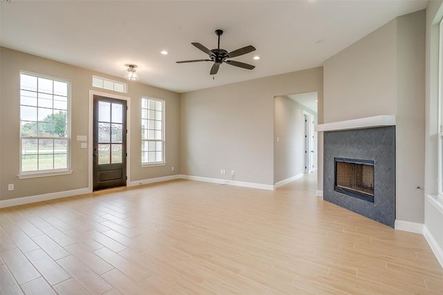 991 Hulen, Crowley, TX 76036