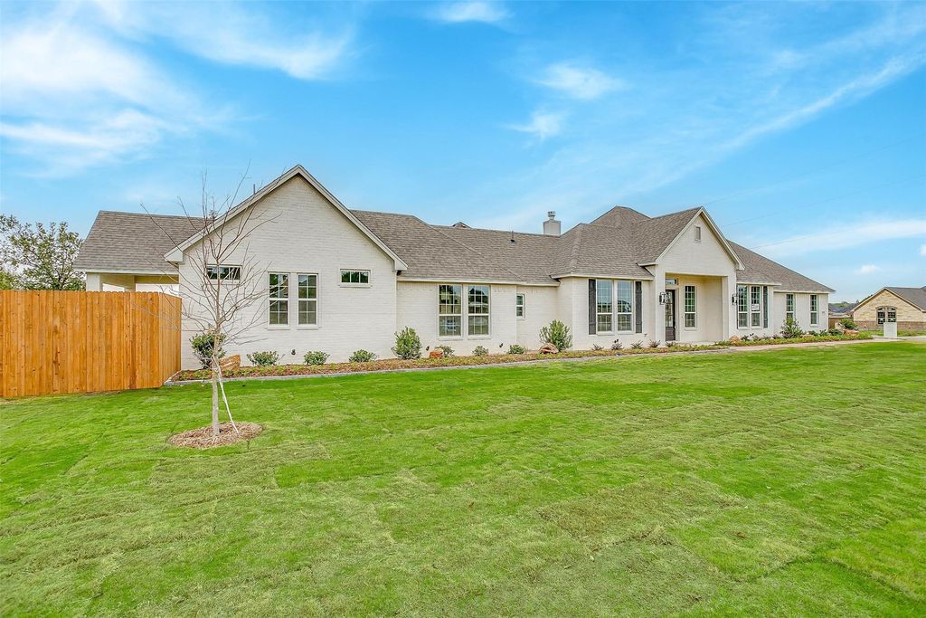 991 Hulen, Crowley, TX 76036