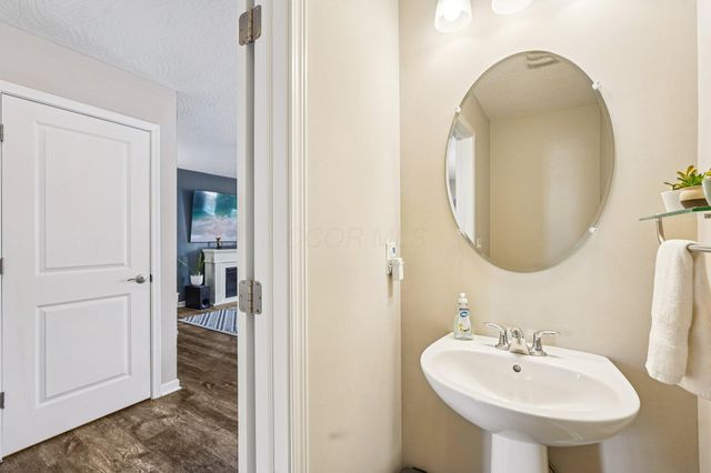 130 Cedar Creek Street, Delaware, OH 43015