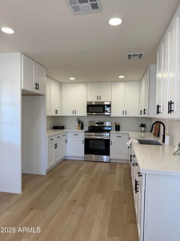 3823 W EARLL Drive, Phoenix, AZ 85019