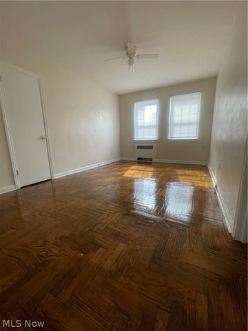 15820 Van Aken 303, Shaker Heights, OH 44120