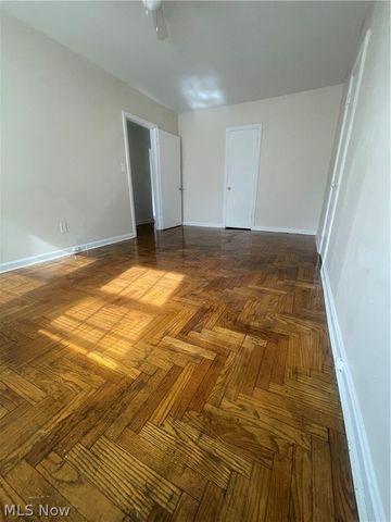 15820 Van Aken 303, Shaker Heights, OH 44120