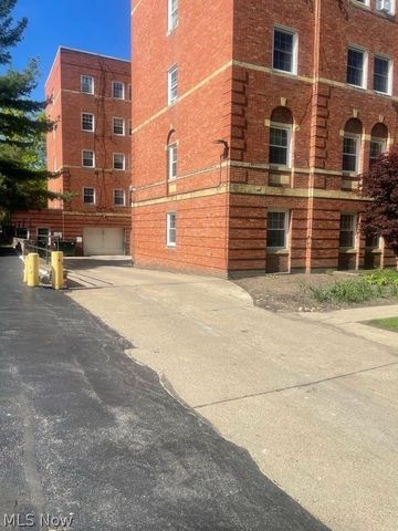15820 Van Aken 303, Shaker Heights, OH 44120