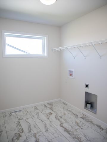 8603 61 Street S, Horace, ND 58047