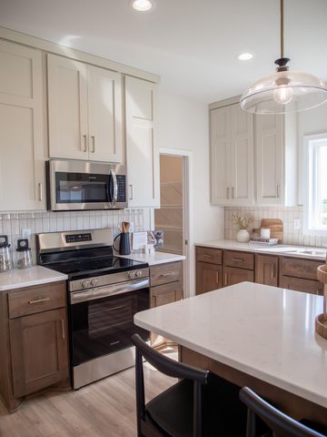 8603 61 Street S, Horace, ND 58047