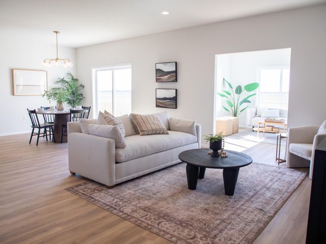 8603 61 Street S, Horace, ND 58047