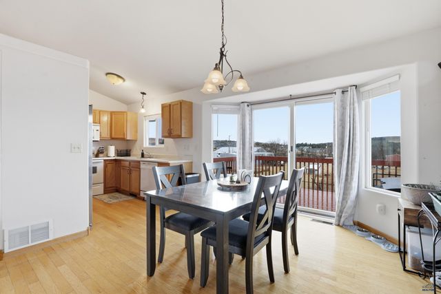 672 EARLEEN ST, Rapid City, SD 57701