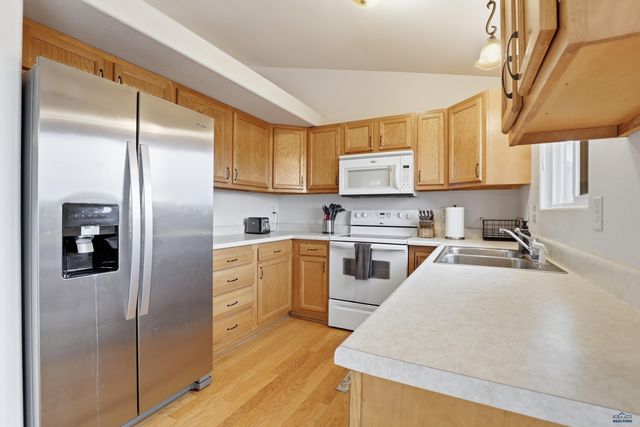 672 EARLEEN ST, Rapid City, SD 57701