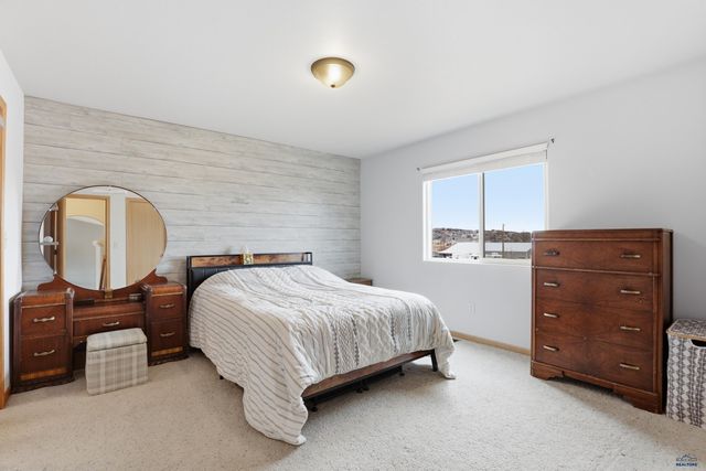 672 EARLEEN ST, Rapid City, SD 57701