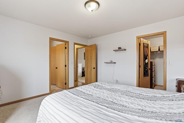 672 EARLEEN ST, Rapid City, SD 57701