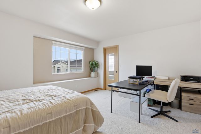 672 EARLEEN ST, Rapid City, SD 57701