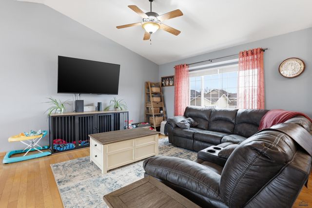 672 EARLEEN ST, Rapid City, SD 57701