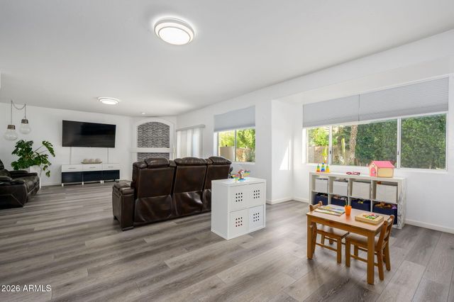 1913 W ASPEN Avenue, Gilbert, AZ 85233