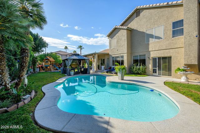 1913 W ASPEN Avenue, Gilbert, AZ 85233