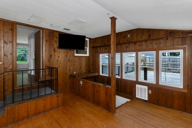 155 Old Farm Rd, Springfield, MA 01119