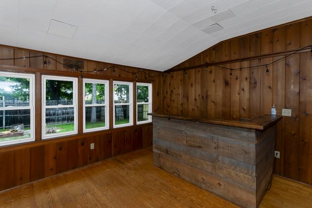 155 Old Farm Rd, Springfield, MA 01119