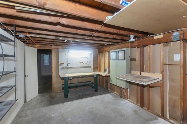 155 Old Farm Rd, Springfield, MA 01119