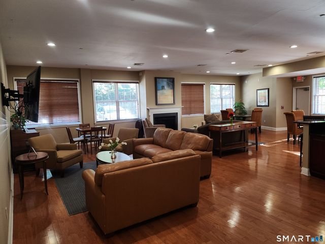 1 King Philip Drive 411, West Hartford, CT 06117