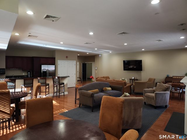 1 King Philip Drive 411, West Hartford, CT 06117