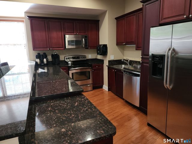 1 King Philip Drive 411, West Hartford, CT 06117
