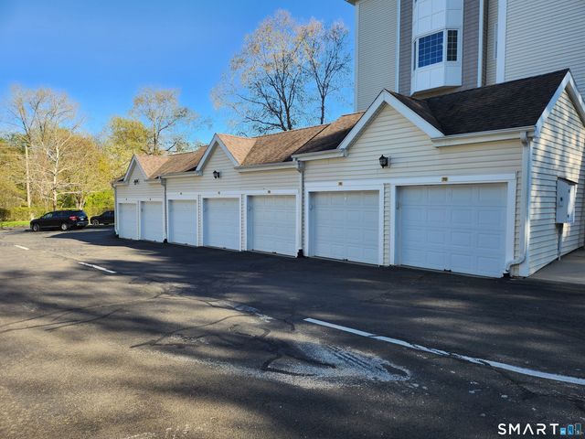 1 King Philip Drive 411, West Hartford, CT 06117