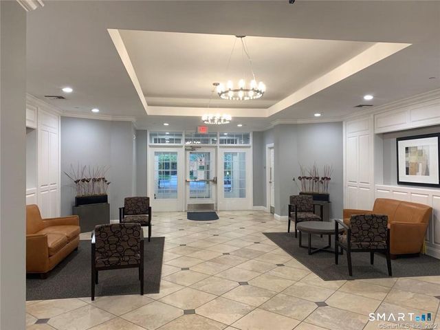 1 King Philip Drive 411, West Hartford, CT 06117