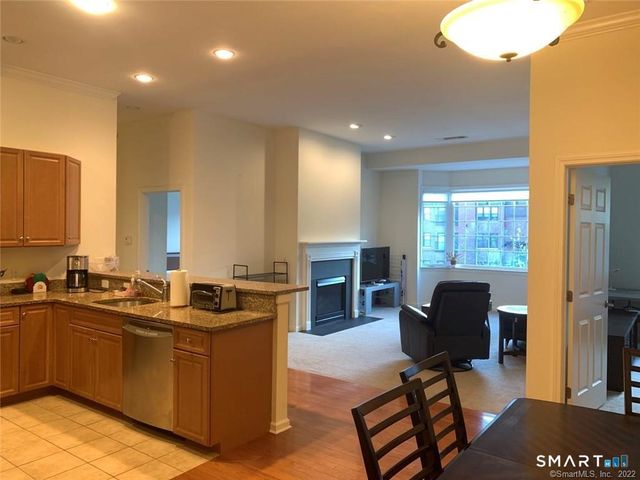 1 King Philip Drive 411, West Hartford, CT 06117