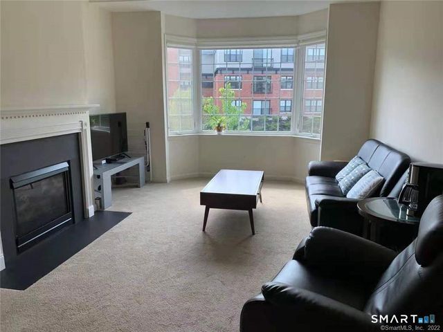 1 King Philip Drive 411, West Hartford, CT 06117