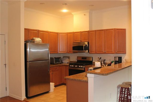 1 King Philip Drive 411, West Hartford, CT 06117