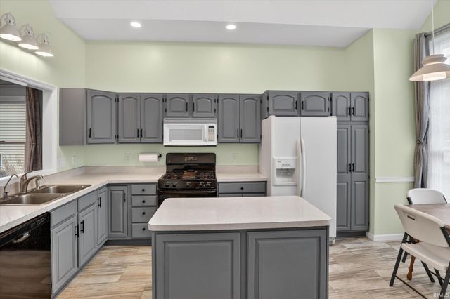 3221 W Wild Cherry Ridge, Mishawaka, IN 46544