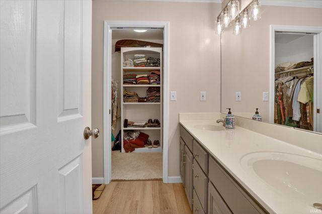 3221 W Wild Cherry Ridge, Mishawaka, IN 46544