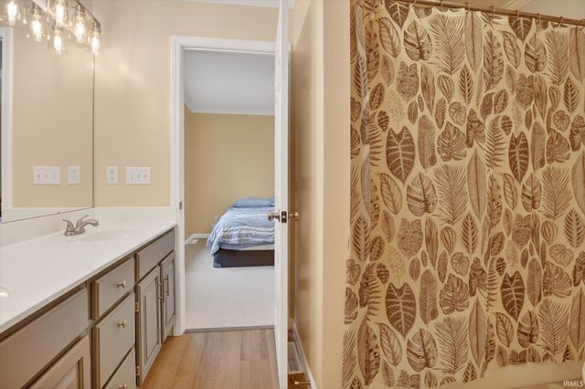 3221 W Wild Cherry Ridge, Mishawaka, IN 46544