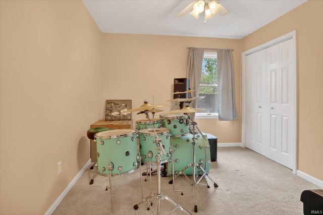 3221 W Wild Cherry Ridge, Mishawaka, IN 46544