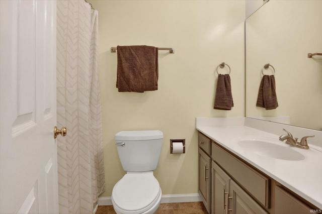 3221 W Wild Cherry Ridge, Mishawaka, IN 46544