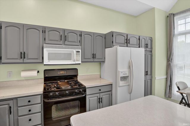 3221 W Wild Cherry Ridge, Mishawaka, IN 46544