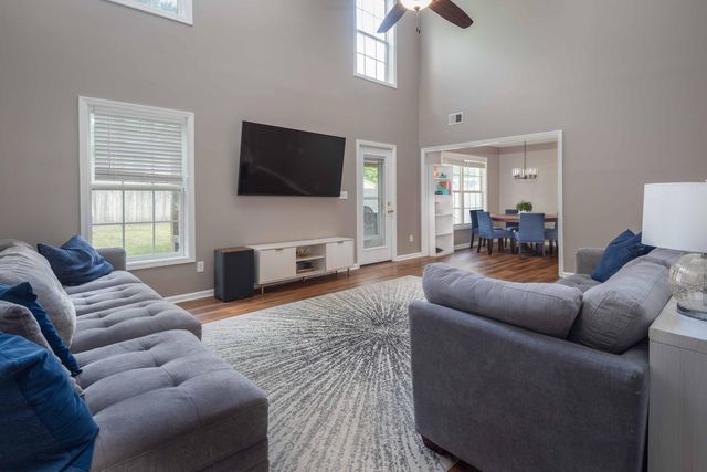 104 Cottage Garden Lane, Midway, KY 40347