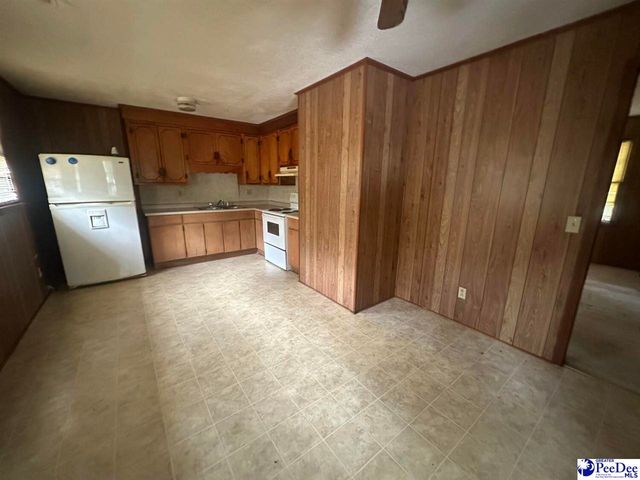 901 Franklin Dr, Pamplico, SC 29583