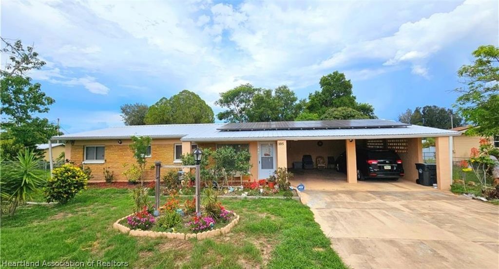 105 WIGGINS Avenue, Avon Park, FL 33825